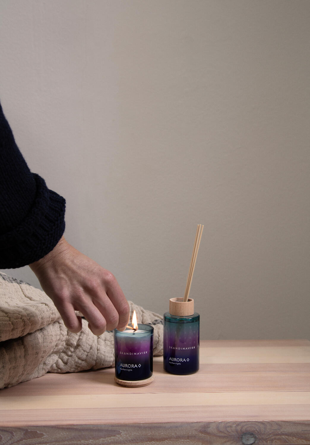 Aurora duftlys & -pinde, 165 g - Blue Sky